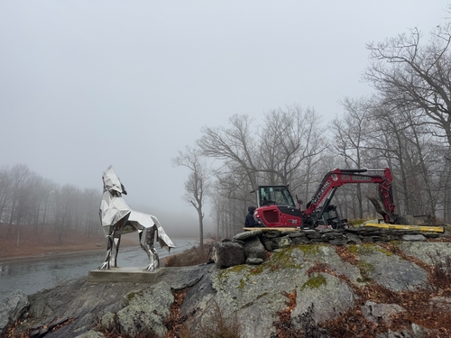 Últimos blogs da empresa sobre Escultura de lobo de aço inoxidável Wangstone instalada nos Estados Unidos