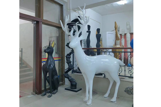 Bom preço. Arte Pública Estátua de Animais Fibra de vidro Escultura de Veado Branco Para Decoração Externa on-line