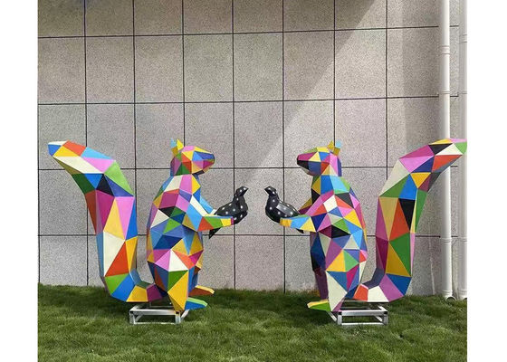 Bom preço. Decoração de jardim contemporânea Escultura colorida de esquilo de aço inoxidável on-line