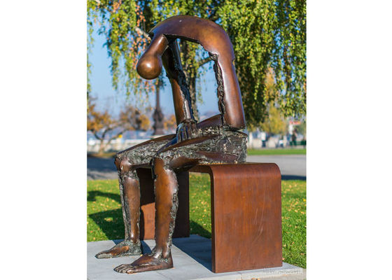Bom preço. Vida - homem de bronze de moldação do tamanho que senta-se na estátua do banco on-line