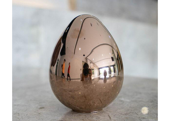 A mão feita sob encomenda do tamanho forjou o espelho oval de aço inoxidável da escultura do ovo lustrado