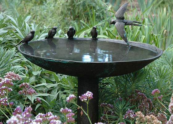 Tamanho natural Metal Casting Bronze Bird Bath Bowl Statue Escultura ao ar livre
