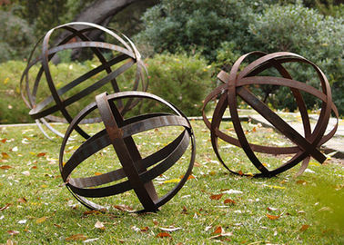 Bom preço. A bola de aço oca do gramado de Corten oxidou tamanho do costume das esculturas do jardim do metal on-line
