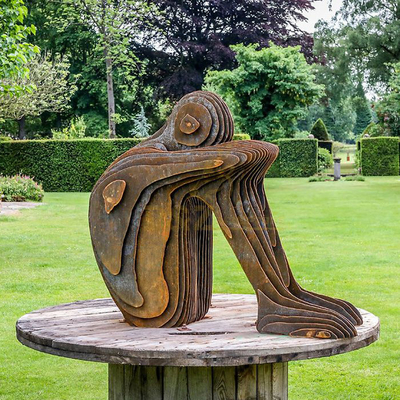 Tamanho da vida moderna Arte de metal do jardim Abstracto Escultura de figura humana em aço corten Estilizado Artesanato moderno de metal