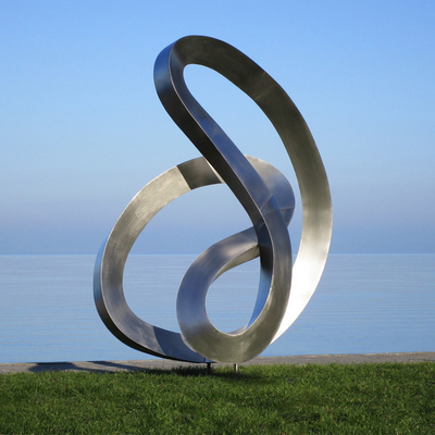 Escultura de fita fluente de aço inoxidável esculpida Arte refletiva contemporânea para espaços de luxo