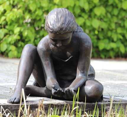 Esculptura figurativa de bronze de jardim moderno