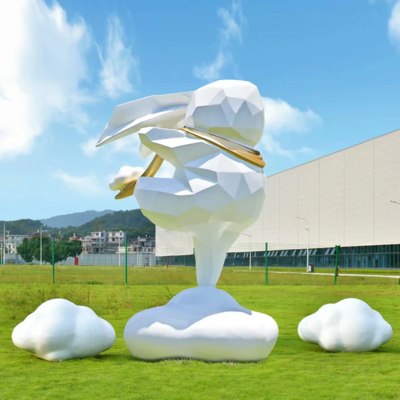 Escultura de fibra de vidro de coelho geométrico fino na nuvem - Arte ao ar livre de 200cm de altura