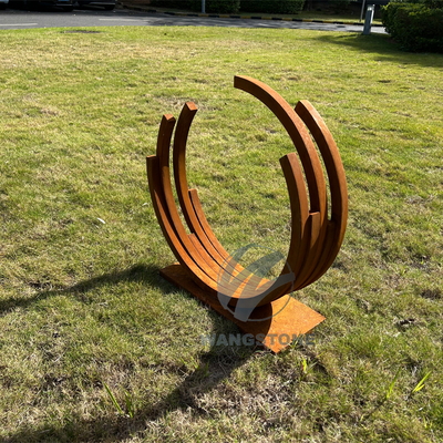 Esculturas ARC: Elegança de aço corten em pequena escala para jardim e mesa