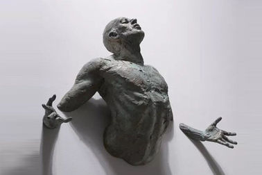 Bom preço. Figura escultura do homem da parede da estátua do bronze do revestimento da carcaça do projeto indicada no hotel on-line