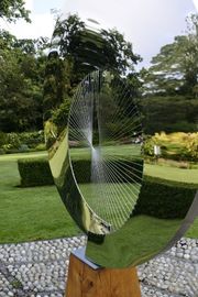 Bom preço. Escultura exterior redonda contemporânea lustrada espelho da arte do metal para o jardim on-line