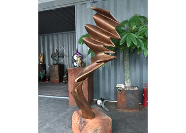 Bom preço. Esculturas modernas do jardim do metal que moldam a escultura de bronze ocidental antiga on-line