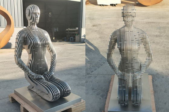 Bom preço. Escultura de aço inoxidável da mulher do ajoelhamento do revestimento escovado on-line