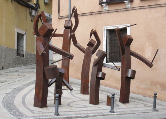 Bom preço. Escultura da fita de aço do ODM Rusty Man Play Instruments Corten on-line