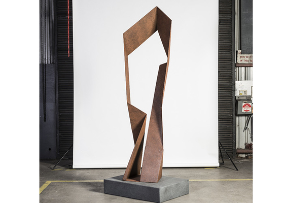 escultura louca de aço do equilíbrio de Corten da altura de 200cm para a decoração do jardim